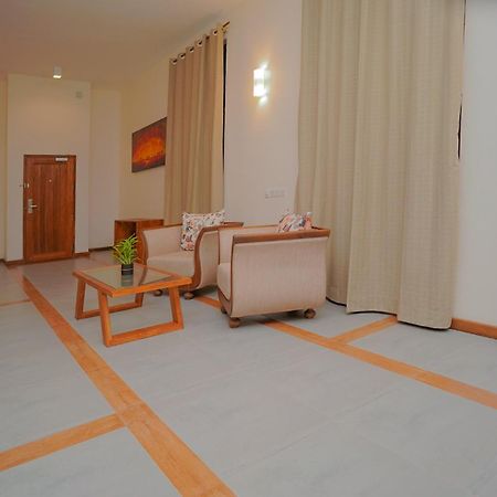 Hotel Breeze Pasikudah à Passikudah Extérieur photo