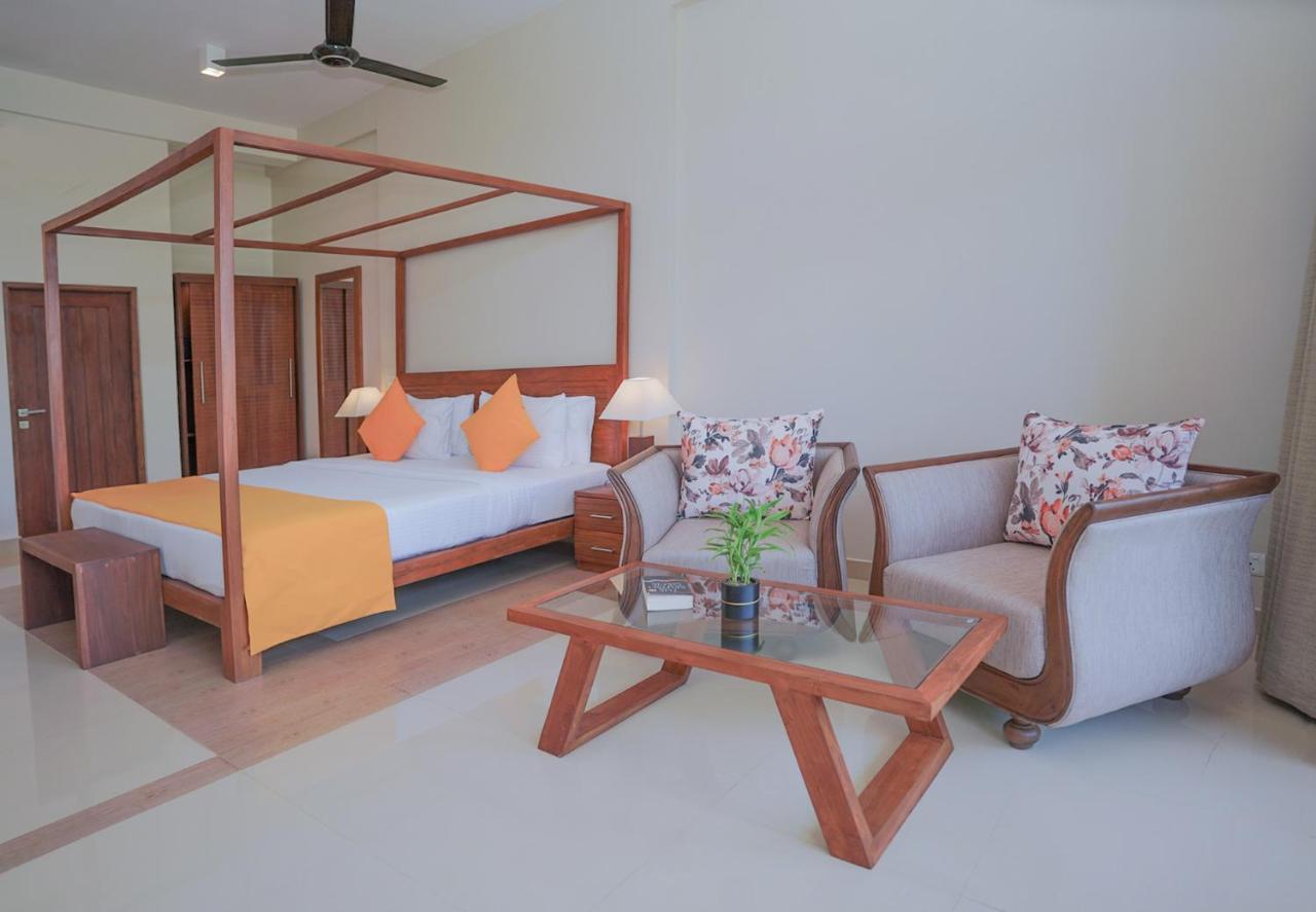 Hotel Breeze Pasikudah à Passikudah Extérieur photo