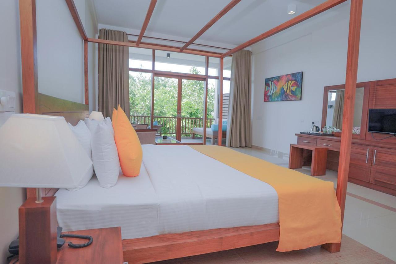Hotel Breeze Pasikudah à Passikudah Extérieur photo