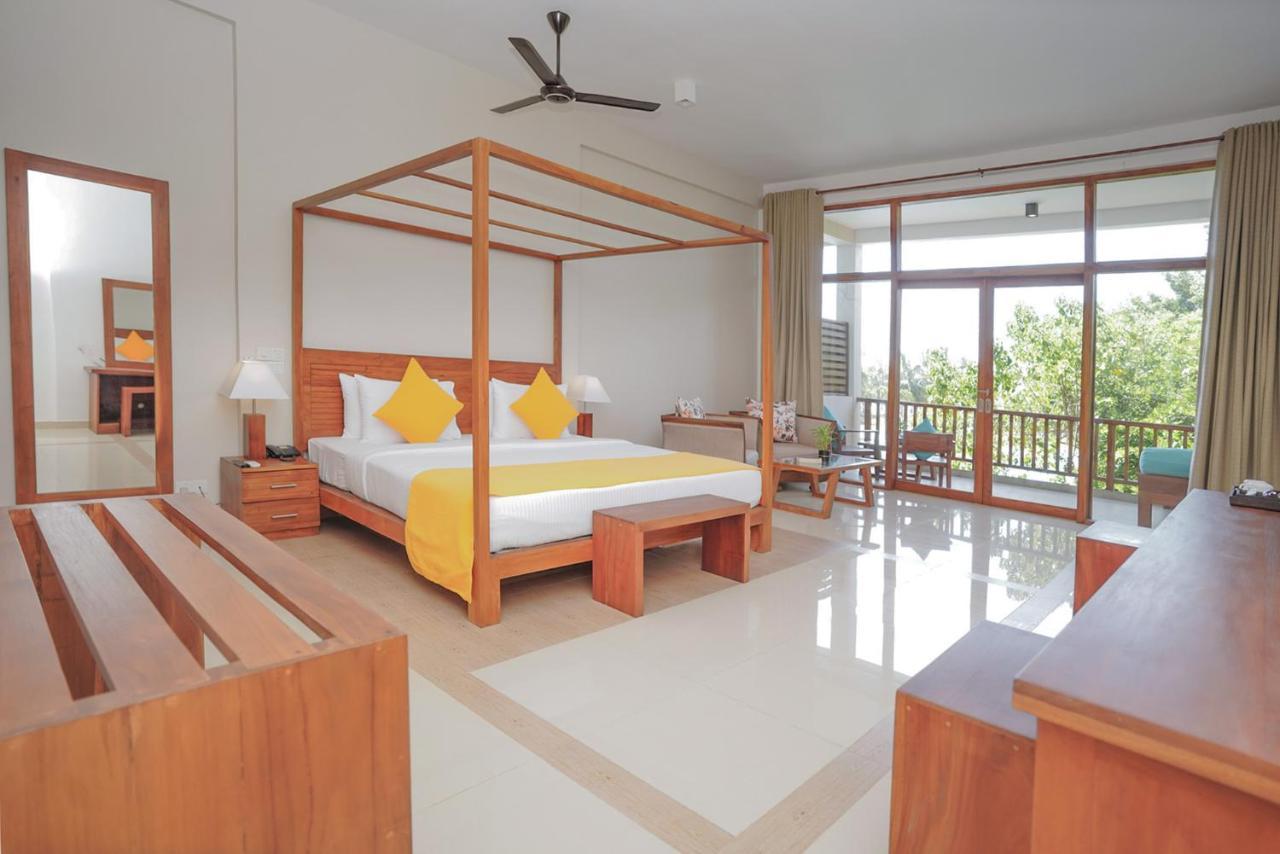Hotel Breeze Pasikudah à Passikudah Extérieur photo