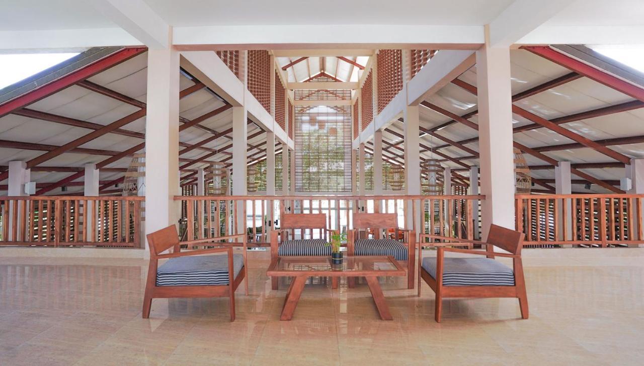 Hotel Breeze Pasikudah à Passikudah Extérieur photo