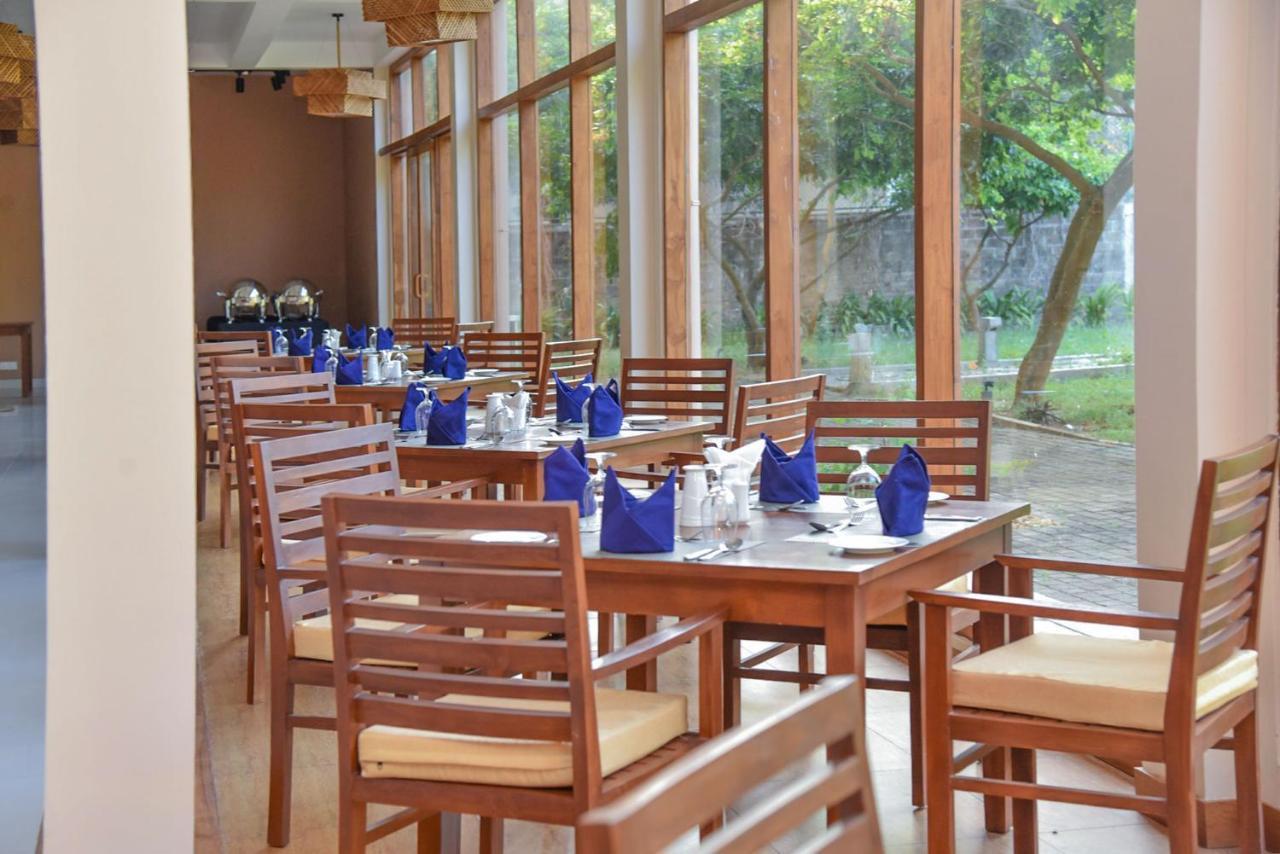 Hotel Breeze Pasikudah à Passikudah Extérieur photo
