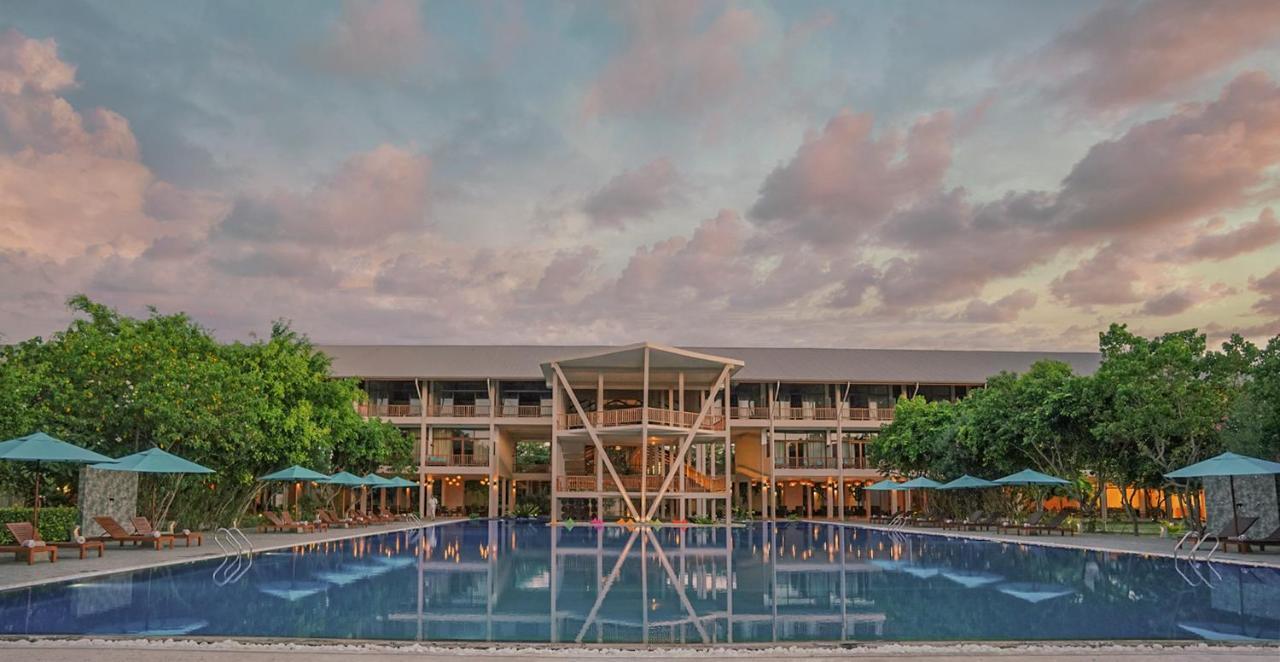 Hotel Breeze Pasikudah à Passikudah Extérieur photo