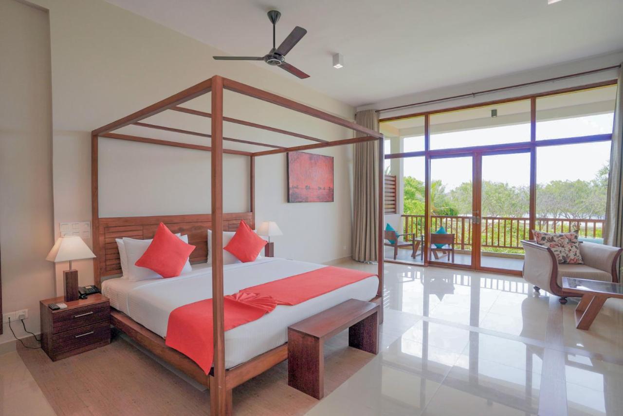 Hotel Breeze Pasikudah à Passikudah Extérieur photo