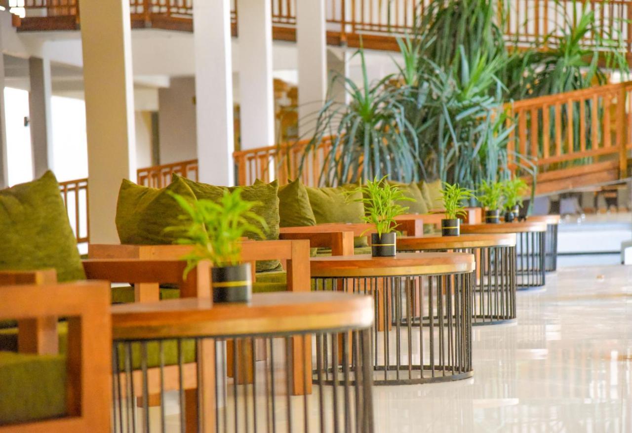 Hotel Breeze Pasikudah à Passikudah Extérieur photo