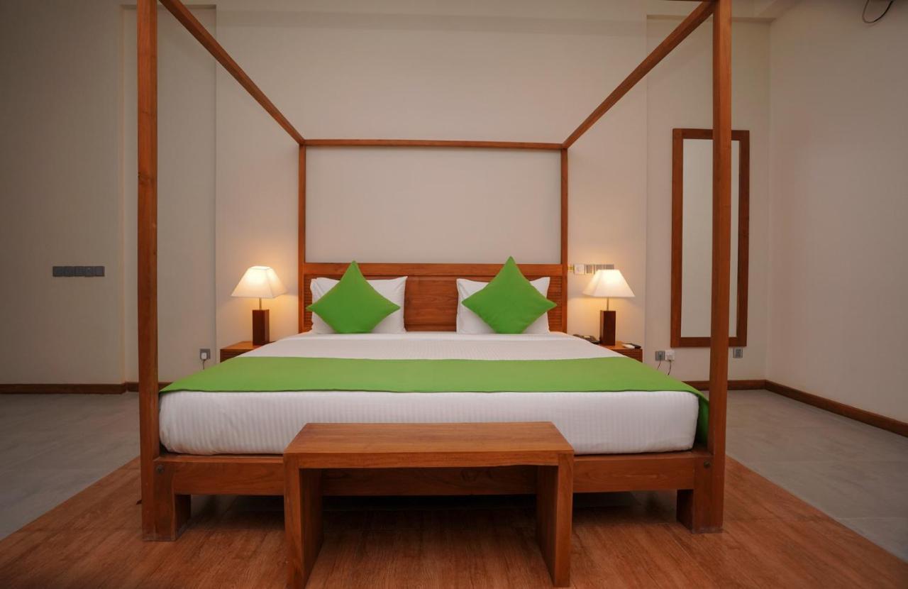 Hotel Breeze Pasikudah à Passikudah Extérieur photo