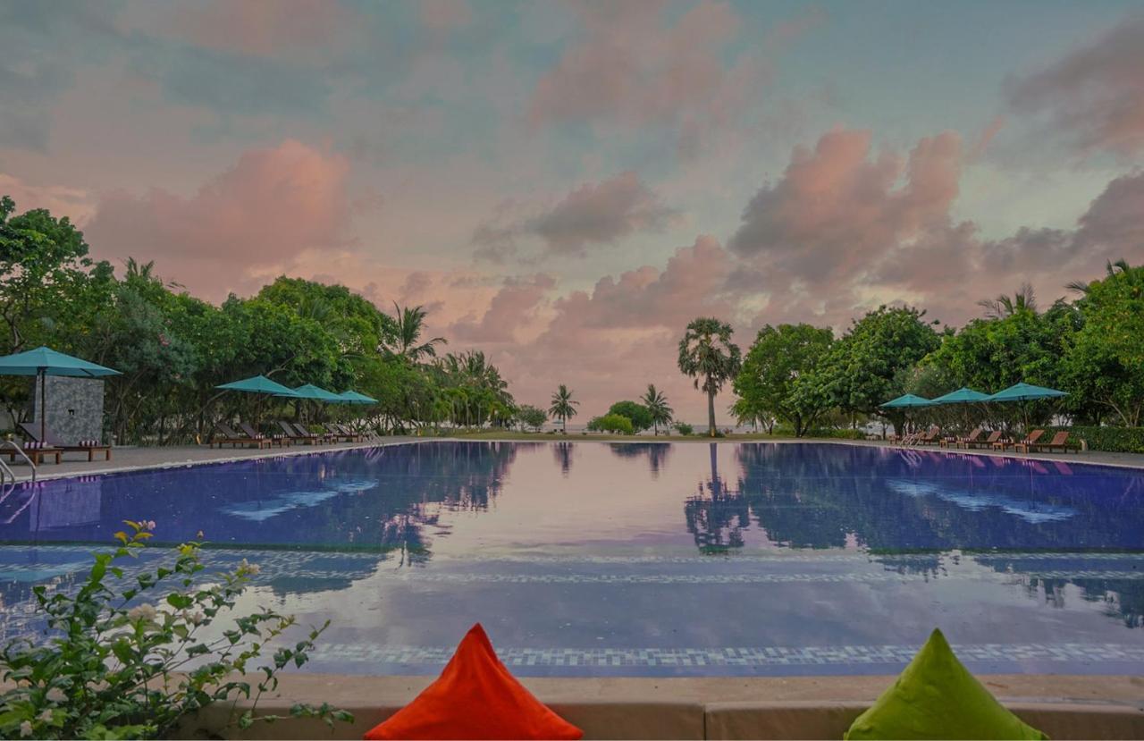Hotel Breeze Pasikudah à Passikudah Extérieur photo