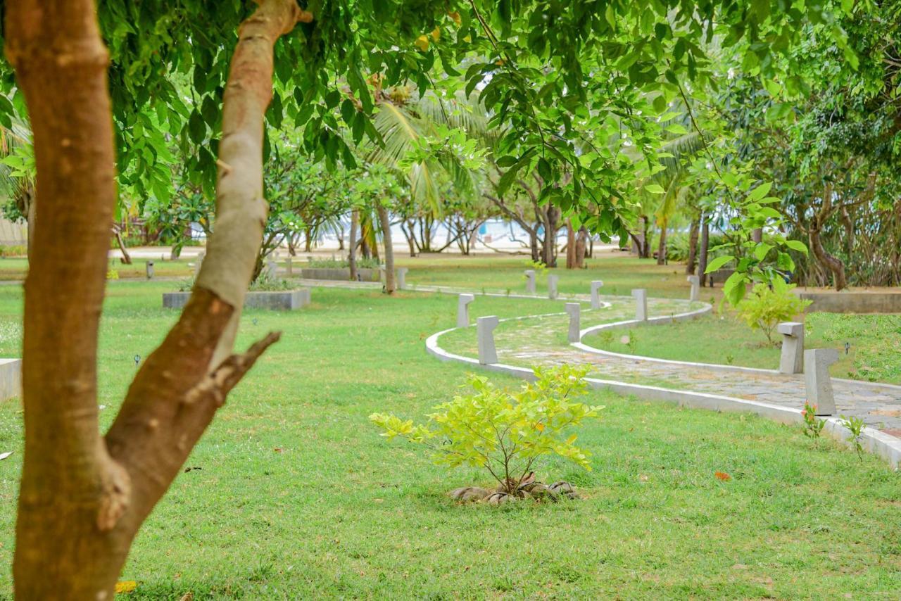 Hotel Breeze Pasikudah à Passikudah Extérieur photo