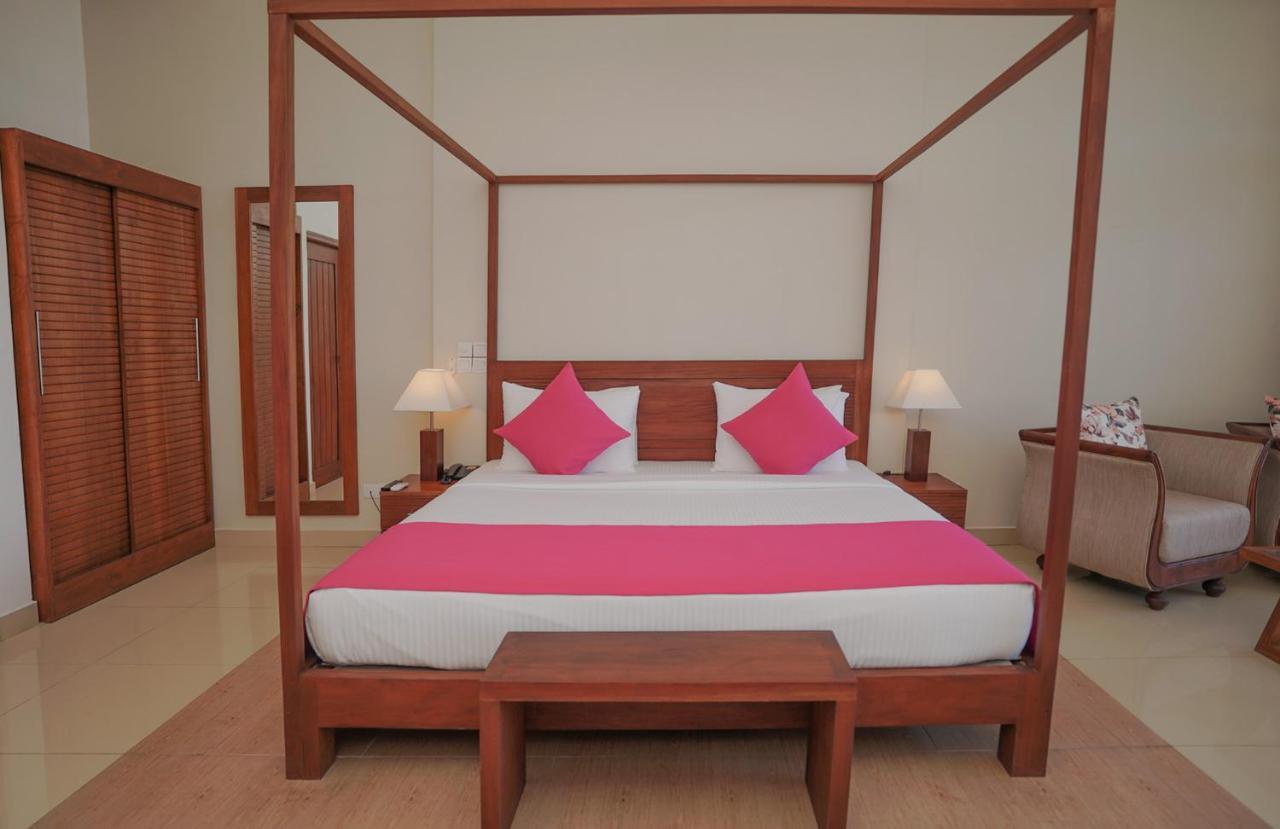 Hotel Breeze Pasikudah à Passikudah Extérieur photo