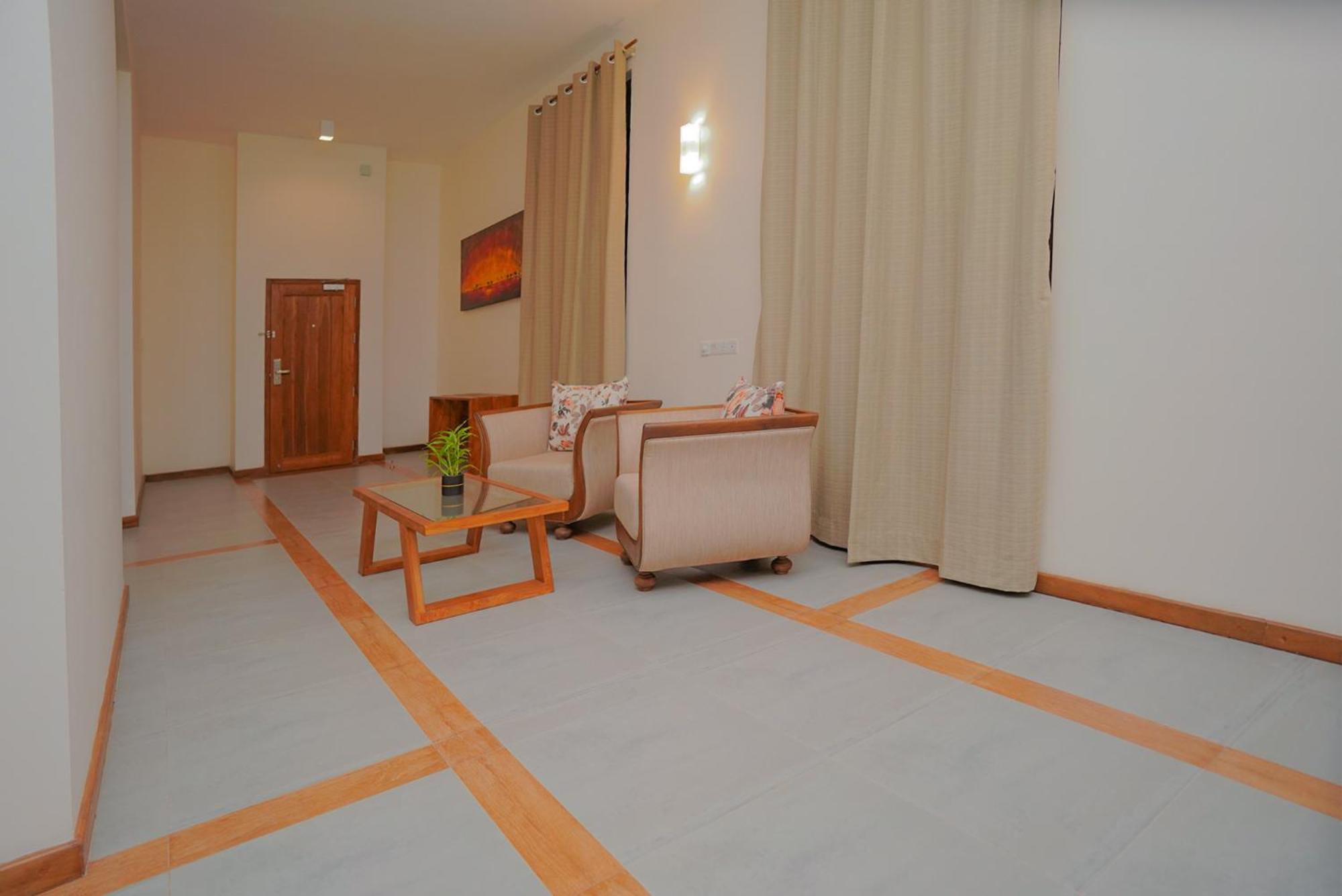 Hotel Breeze Pasikudah à Passikudah Extérieur photo