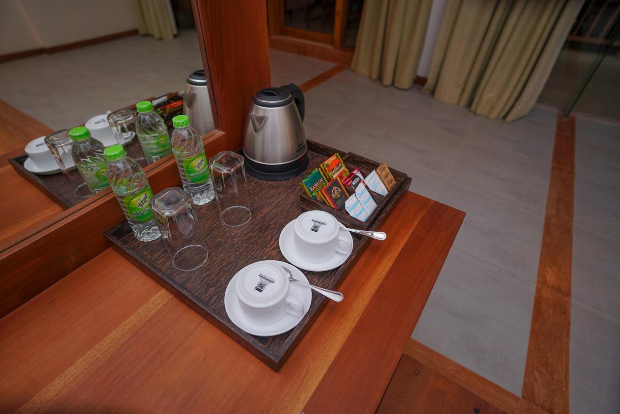 Hotel Breeze Pasikudah à Passikudah Extérieur photo